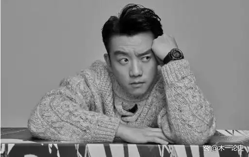 钟楚曦和娜扎旁边,他们三位女星的身高都相对较高,因此,郑恺的身高看