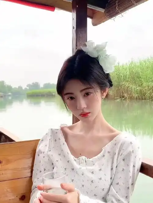 jjy#鞠婧祎雨天游船#  我库库存  真的好可爱 好漂亮  我的宝宝