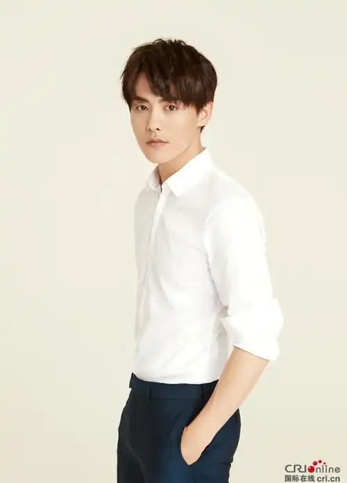 白衬衫男神!马天宇生日大片来袭:他仍是少年模样