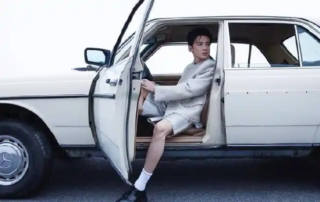 白敬亭是穿走了李宇春的裤子吗