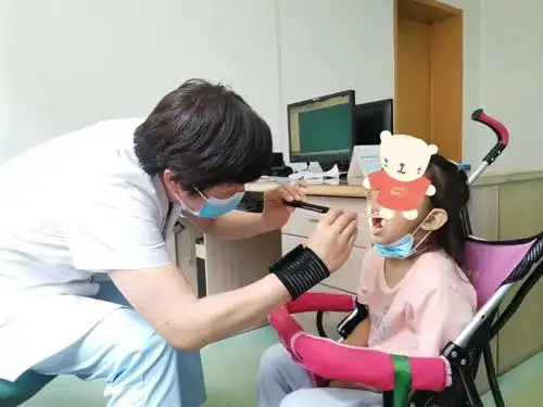 烟台海港医院儿科医生变身"福尔摩斯"为小患者诊疗