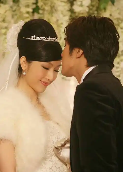 贺军翔张俪见面就激情未来警察吻戏曝光