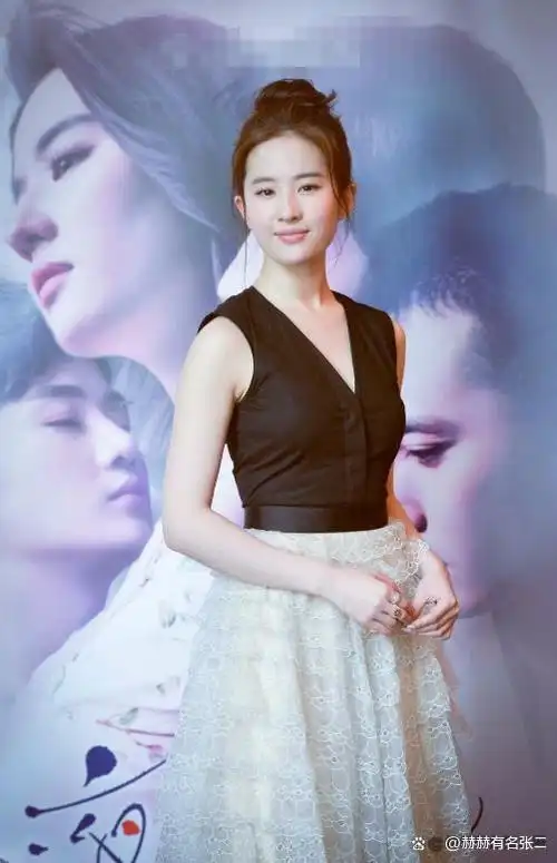 刘亦菲作为中国影视圈的一线女演员,一直以来都备受关注.