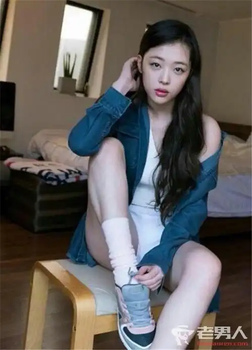 关于崔雪莉的丑闻也越来越多,而崔雪莉原来单纯可爱的形象也彻底毁了