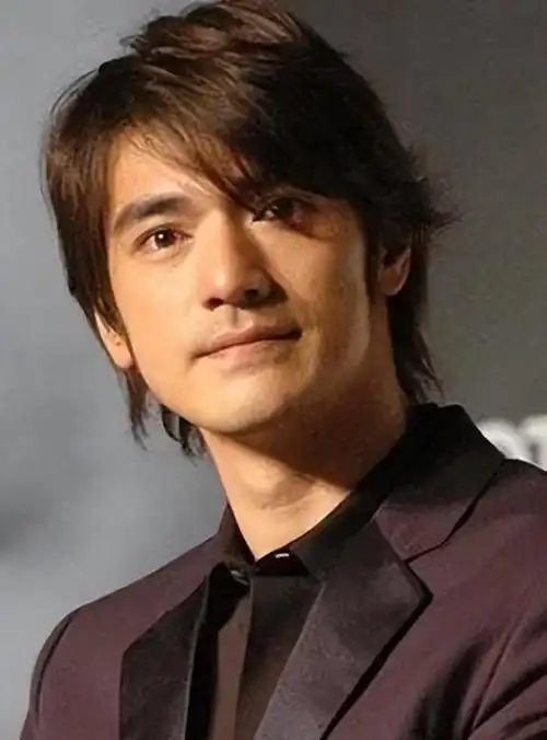 因长太帅被称亚洲第一美男,花2500万给脸买保险,现51岁婚姻成谜