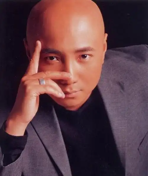 徐峥(资料图)徐峥年轻时照片(资料图)徐峥评周立波节目太反复(资料