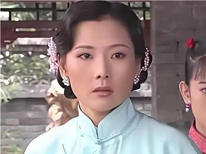 回顾何赛飞丈夫是老师的儿子恩爱40年无绯闻高龄产子有遗憾