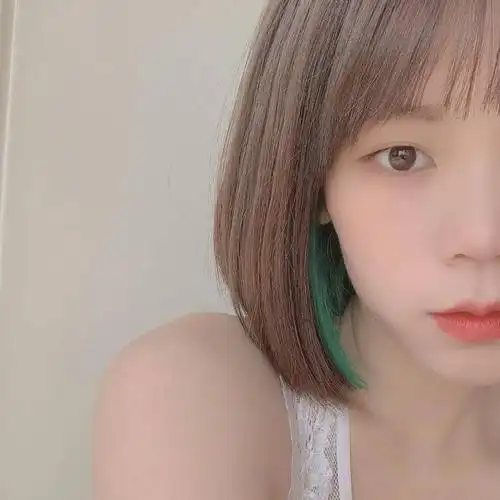 2021夏天超火的挂耳染短发