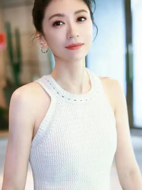 浪姐贾静雯同款米白色吊带背心夏季辣妹纯欲风短款紧身显瘦上衣女