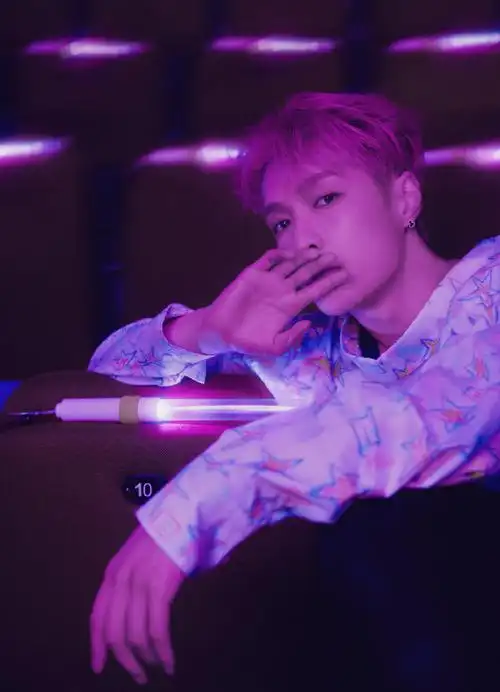 231204|工作室更新大航海演唱会张艺兴图片6p紫海渐平静,巨轮泊港湾