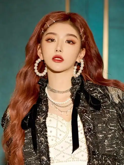 孔雪儿的舞台造型是blingbling的雪儿