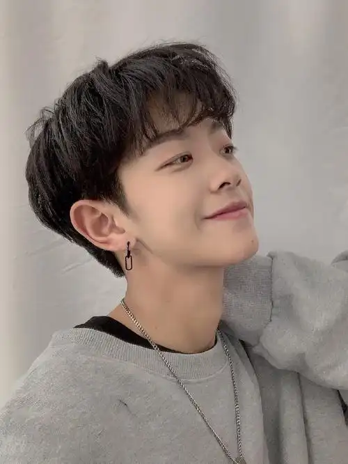 特价假发男短发韩版帅气 学生 网红_短发假发男中分刘海短卷发网红