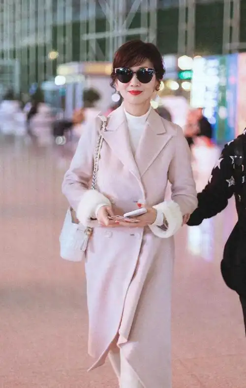 赵雅芝要把大衣穿火推荐11款大衣穿搭造型让你时髦显气质