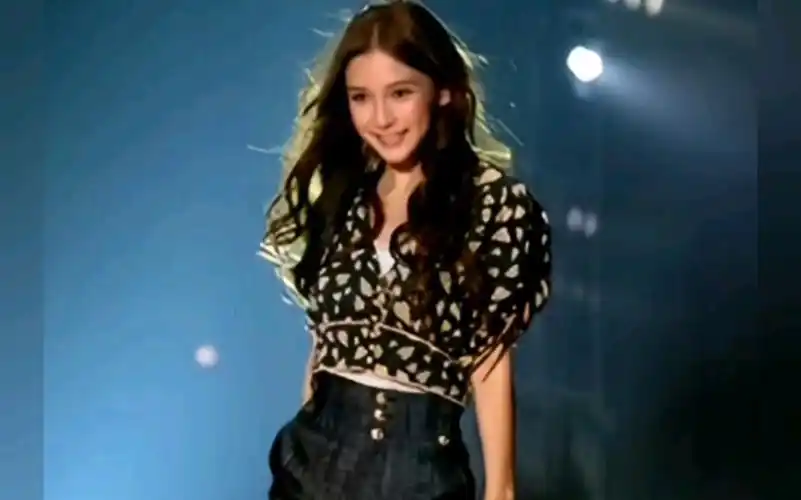 angelababy早期模特t台走秀照片!自信又明媚!