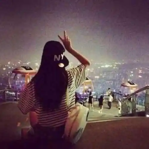 现实夜晚城市街拍女生背影图片我要图片我要图片