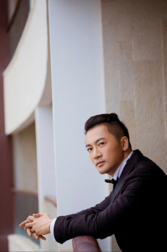 47岁苏有朋晒新发型帅气不输小鲜肉感觉就像20几岁