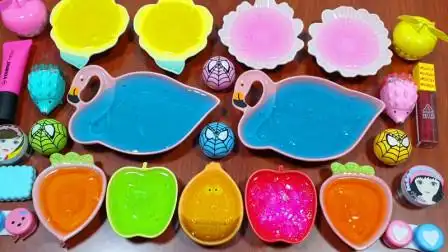 姐精心准备天鹅水晶泥,苹果亮粉泥,胡萝卜泥,小刺猬饰品,混合史莱姆