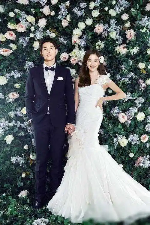 cp粉们担心宋宋之间的关系啊!宋仲基和宋慧乔