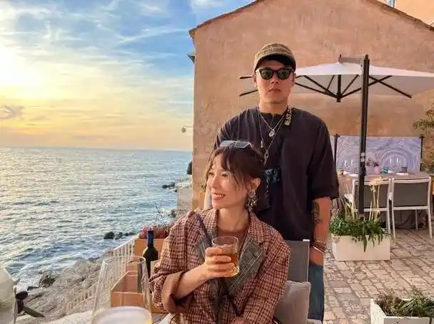 王源喜当舅黄雅莉顺利生下儿子阿布全家福首曝光