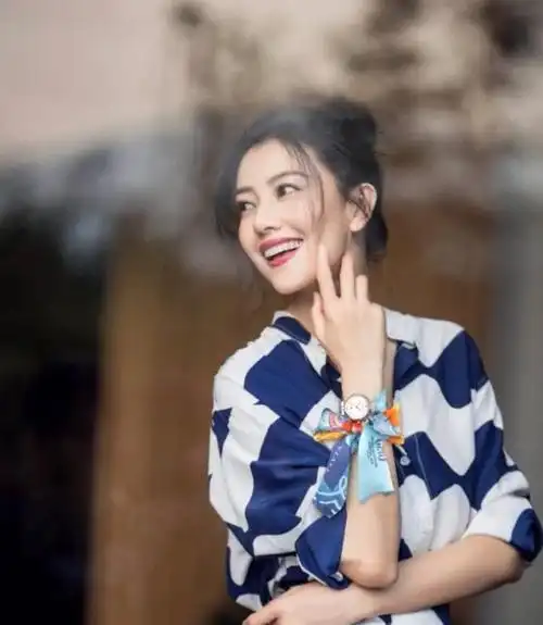 有一种美叫高圆圆的丸子头看着没什么只有她能扎出女神范