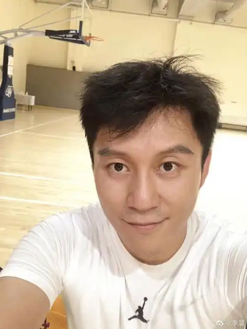 已各自安好!范冰冰李晨同时晒自拍照,男帅女靓超养眼