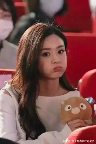 赵丽颖嘟嘴之现代照系列,你被可爱的颖宝治愈了嘛?