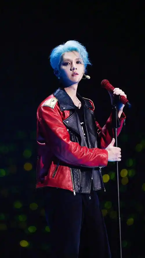 鹿晗超话#鹿晗广州演唱会##鹿晗三巡演唱会#蓝发04