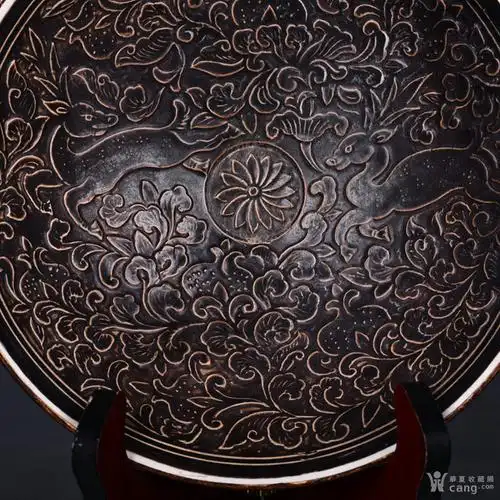 宋定窑黑定缠枝花鹿纹碗