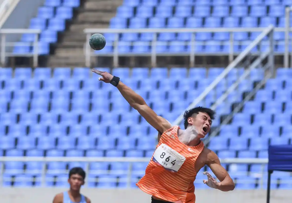 田径——全国冠军赛:男子十项全能铅球赛况