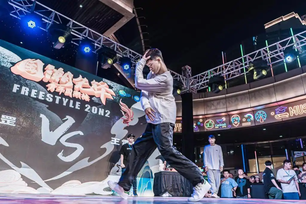 掀起国潮新风尚青年国潮站国潮街舞大赛火热开幕