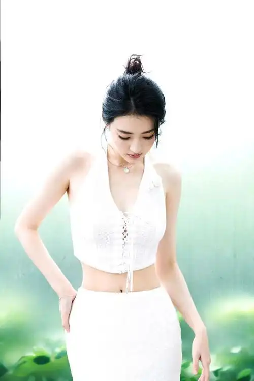 徐璐最新物料: 腰真细!还有马甲线!羡慕了!