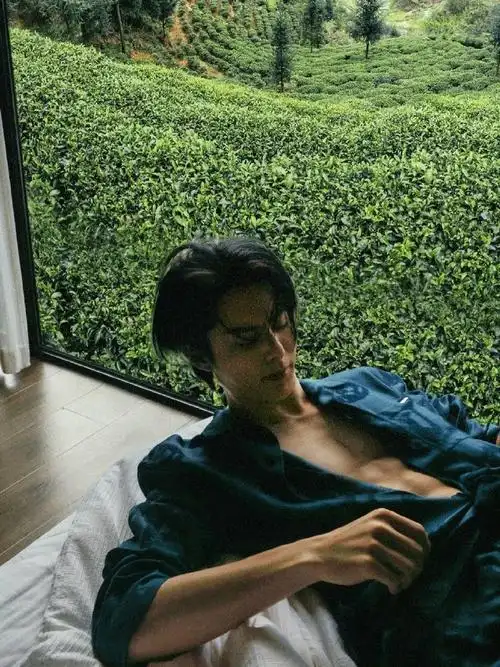 王鹤棣 小肚子#这不是腹肌吗?