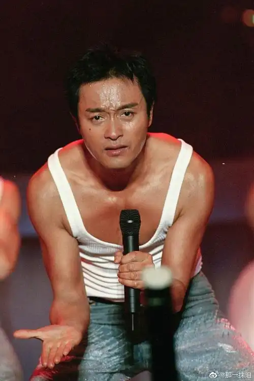 2000年张国荣先生热情演唱会服装造型