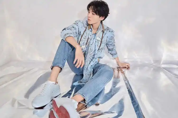 王俊凯壁纸来喽