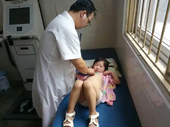 秦汉新城韩家湾卫生院为辖区幼儿园小朋友进行入学体检