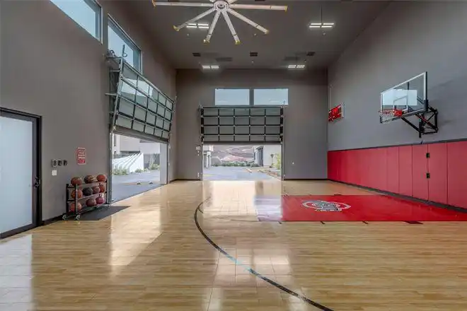 真男人梦想的豪宅!占地8900㎡带篮球馆,网球场