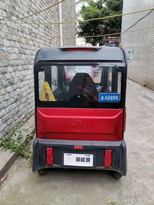 出售二手四轮电瓶车3500元,充满电能跑40公里左右,8成新!