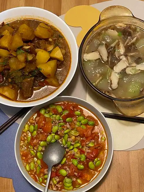 俩四川人营养均衡的午饭