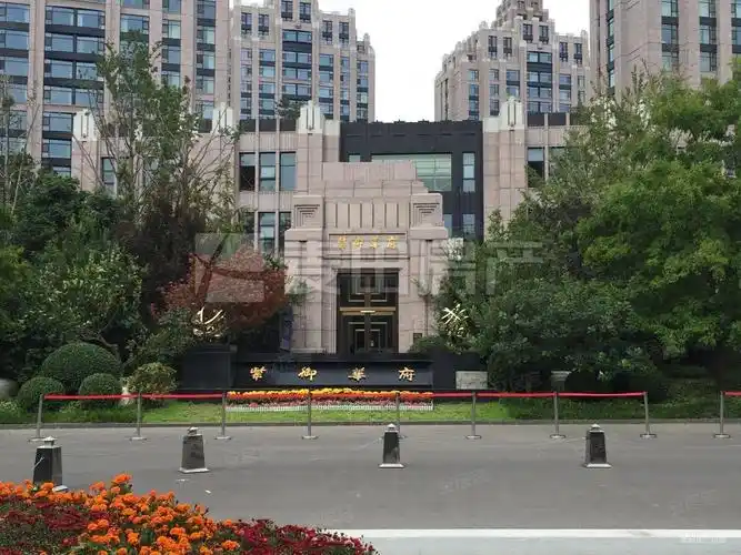 紫御华府4室2厅3卫351.77㎡南北3750万