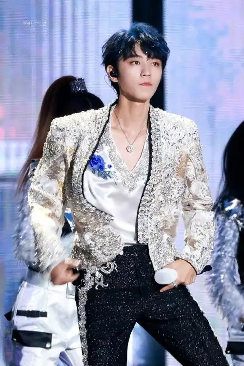 tfboys十年之约演唱会#你怎么知道王俊凯不仅艳压了,蓝海还吊da了