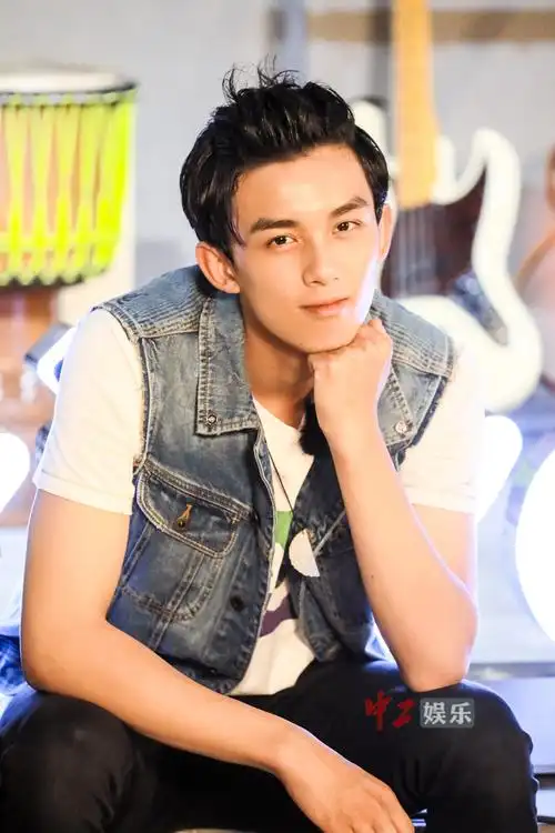 吴磊综艺"抻面"超接地气 民歌儿歌张口就来笑翻众人