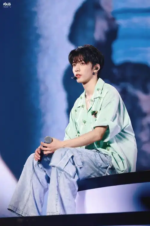 刘耀文楼间楼演唱会