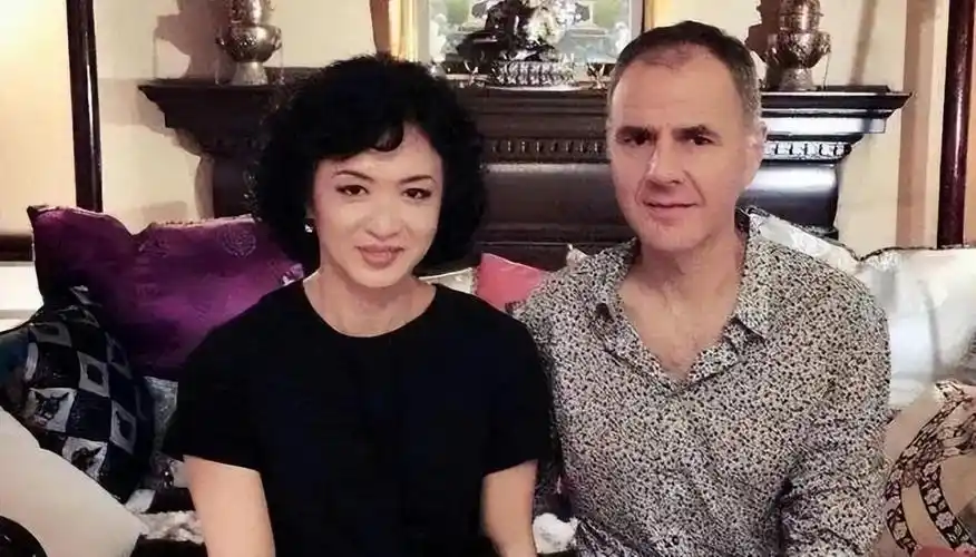 回顾金星和妻子结婚10年离婚已是女儿身再婚后被丈夫宠成宝