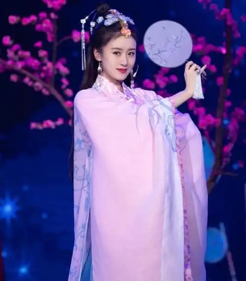 邀请了四个女明星扮演"四大美女",其中最让人惊艳的就是袁冰妍的"貂蝉