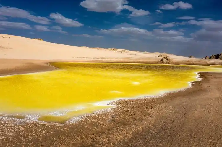 俄博梁最美的小众景点硫磺湖