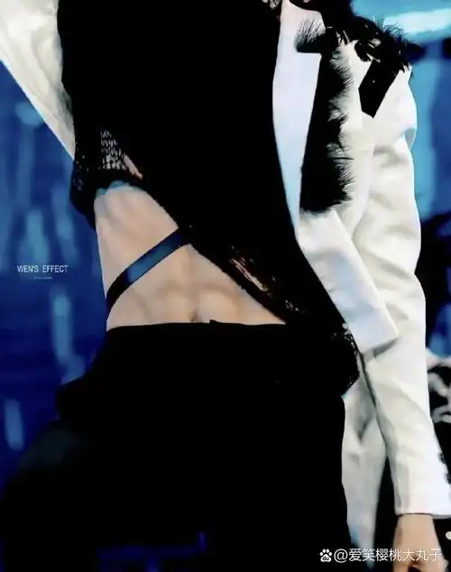 时代少年团全员腹肌照 时代少年团腹肌照来喽～#tnt时代少年团# #八块