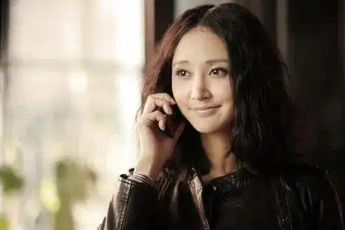 王志飞为她离婚杨树鹏为她痴迷袁弘把她捧手心张歆艺凭啥