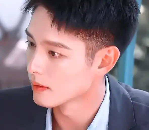 他在逆光中告白播出后热度不断网友表示导演选角太成功