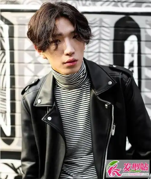 韩式男生中分发型经典八字刘海显瘦中分