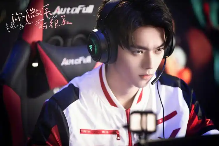 杨夏担任总制片人,裘仲维执导,许凯,程潇领衔主演的《你微笑时很美》